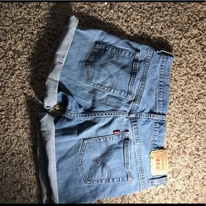 Levi’s mom shorts size 5 (small)